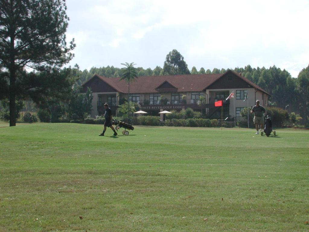 White River Golf Lodge Bagian luar foto